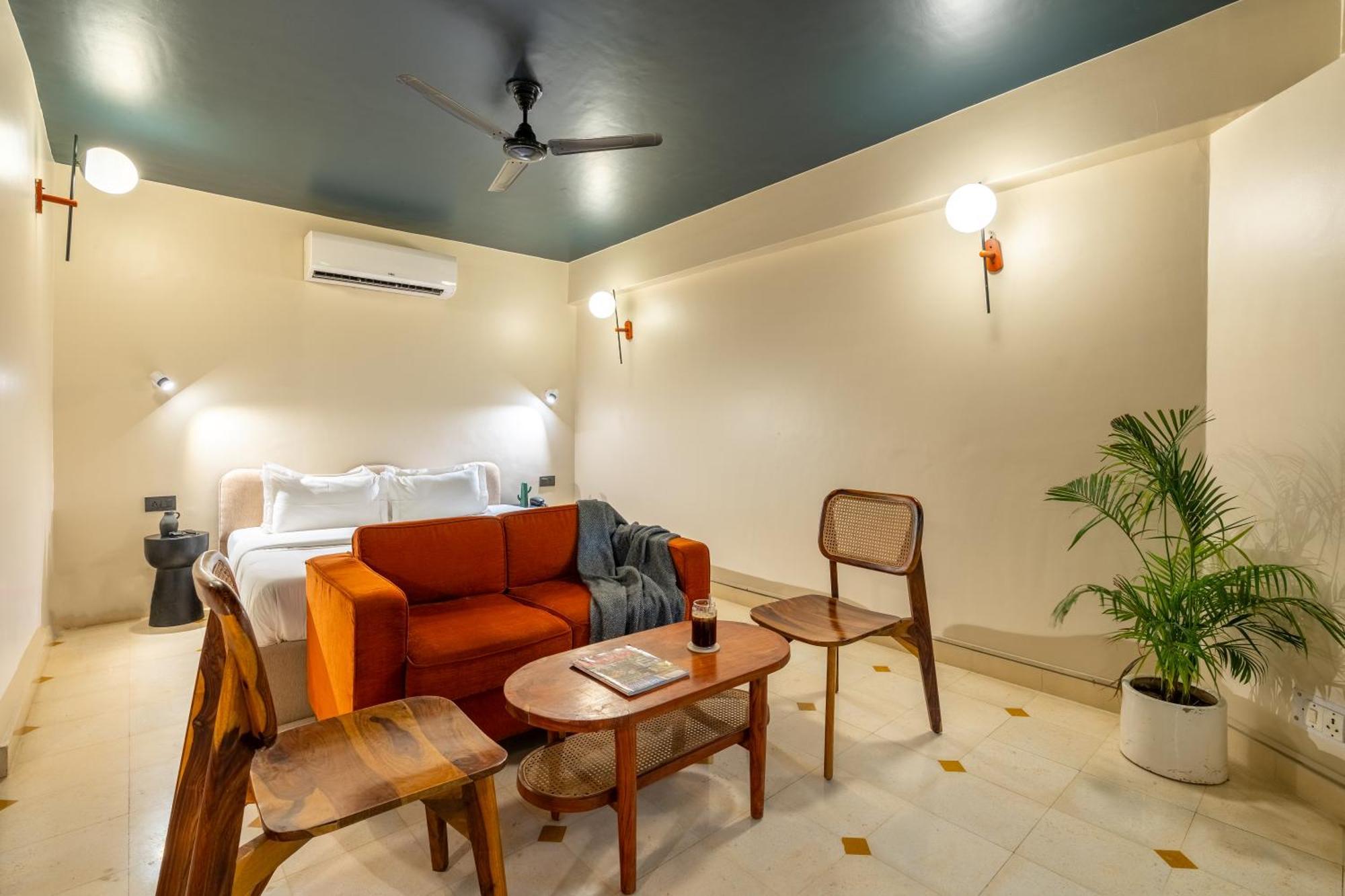 Minimalist One Hauz Khas Village Hotel 3*